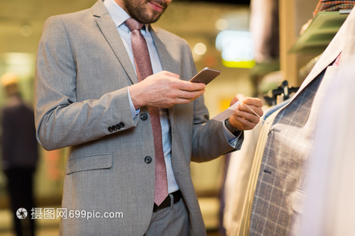 销售,购物,时尚,技术人的密切与智能手机选择服装服装店